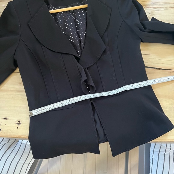 Fitted Ruffle Collar Blazer Jacket - Picture 11 of 11